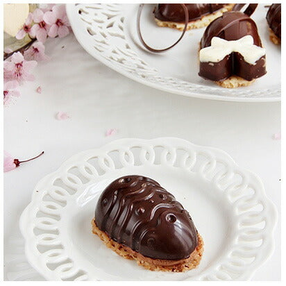 【50%OFFクーポン付き】パボーニ シリコン型 ハッピーエッグ シリコンモールド お菓子型 ケーキ型 焼き型 可愛い 洋菓子型 焼型 製菓道具 FR107-VR4S バレンタイン ホワイトデー 手作り