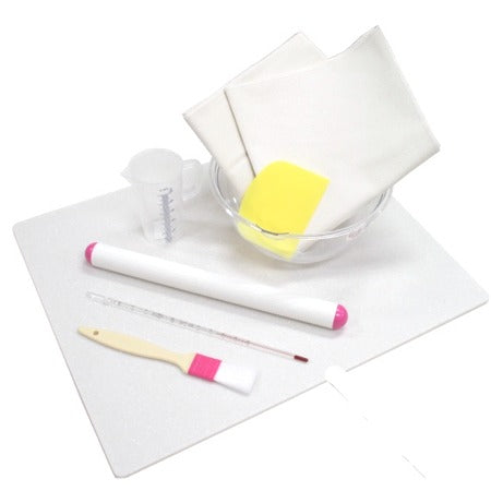 NEWパン作り道具スターターセット イエロー のし台/(ペストリーボード)ガス抜きめん棒/キャンバスシート/温度計/計量カップ/刷毛/ドレッジ/クックボウル